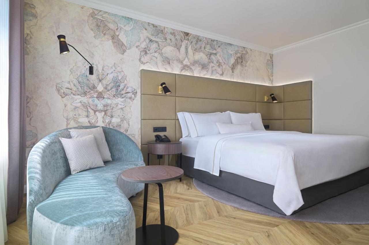 Deluxe Double Room with City View,1356317855:JPEG